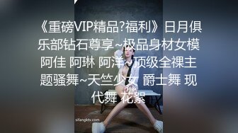 酒吧女厕全景偷拍长靴美妞性感小撮阴毛肥美紧闭肉瓣